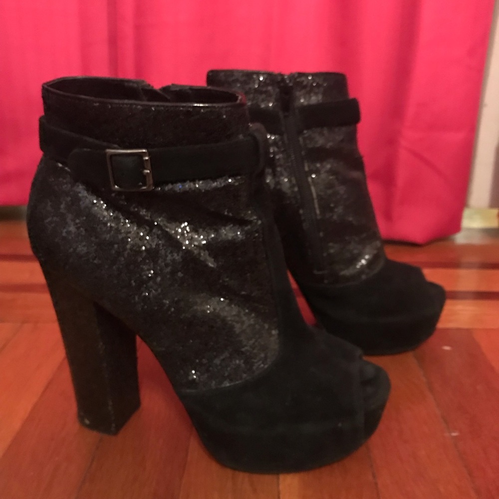 Steve Madden Black Glitter and Suede Heels size 8